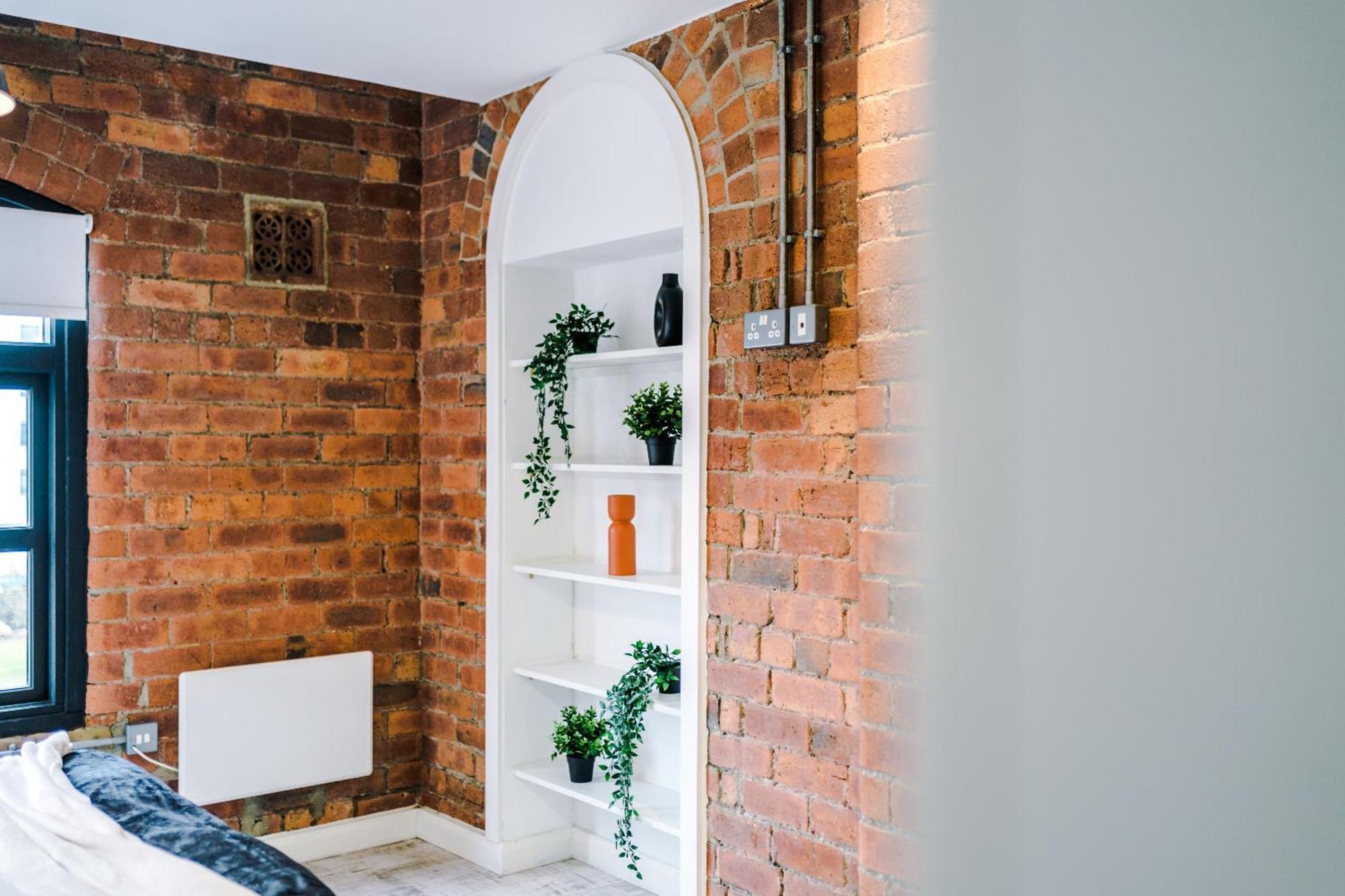 2 King Size Beds In Manhattan Styled Oversize Apartment Leeds  Ruang foto